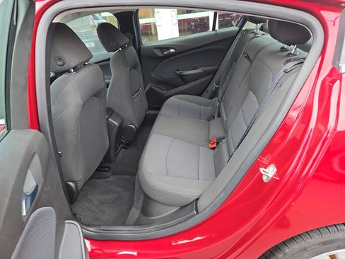 Certified 2018 Chevrolet Cruze LT w/ Convenience Package image 7