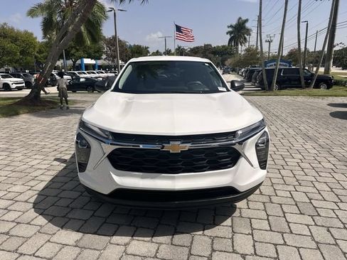 Used 2025 Chevrolet Trax LS FWD image 19