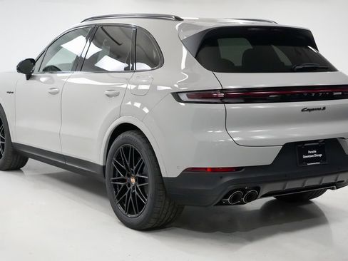 New 2026 Porsche Cayenne S image 3