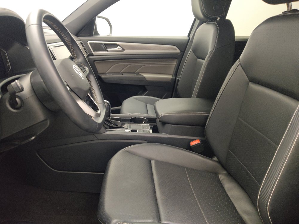 Used 2023 Volkswagen Atlas Cross Sport SE w/ Panoramic Sunroof Package FWD image 17