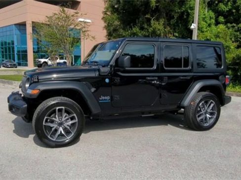 Used 2025 Jeep Wrangler Sport S w/ Convenience Group image 13