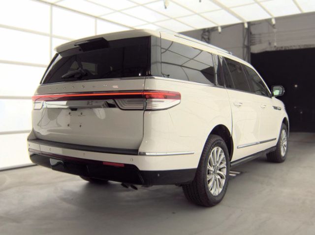 Used 2022 Lincoln Navigator L 4WD image 2