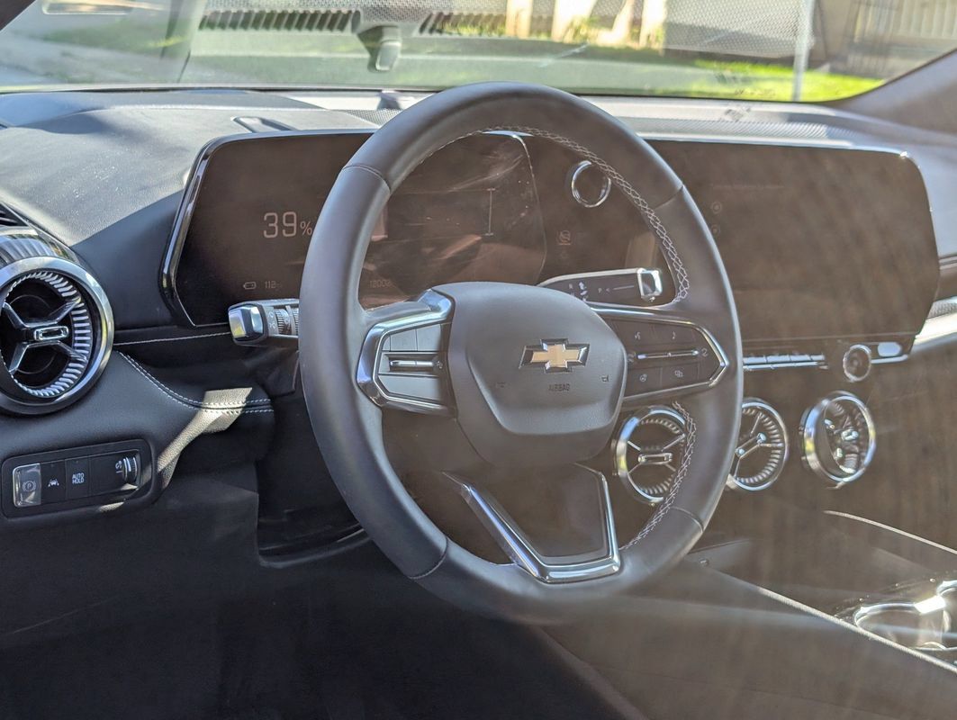 Used 2024 Chevrolet Blazer EV LT AWD/4WD image 32