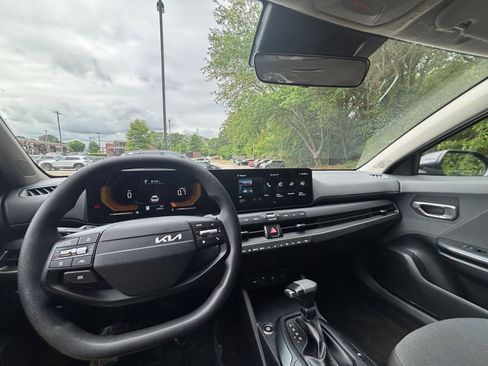 Used 2025 Kia K4 LXS FWD image 34