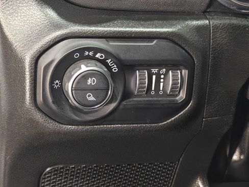 Used 2022 Jeep Gladiator Overland w/ Popular Equipment Package AWD/4WD image 52