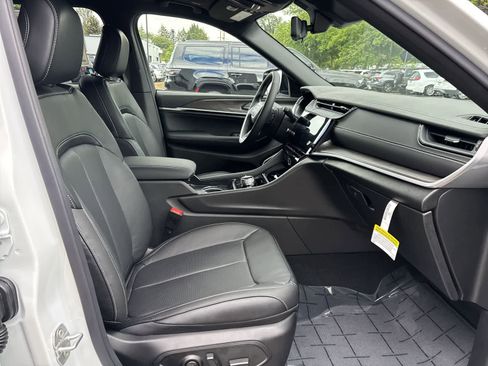 New 2026 Jeep Grand Cherokee L Limited AWD/4WD image 5