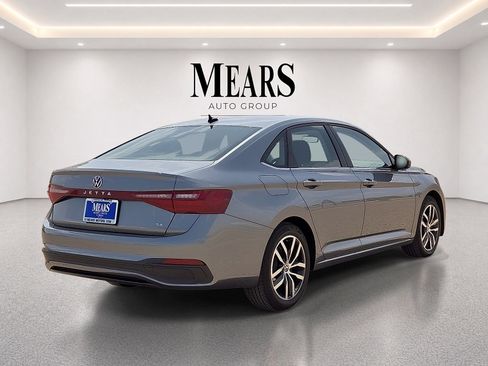 Used 2025 Volkswagen Jetta SE FWD image 5
