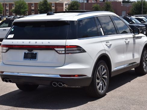 New 2026 Lincoln Aviator AWD image 7
