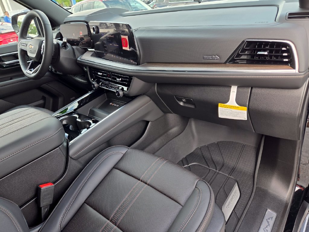 Used 2026 Chevrolet Suburban High Country RWD image 21