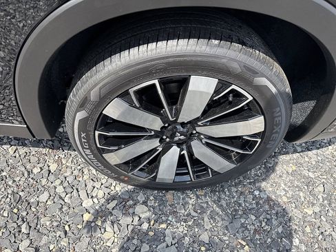 New 2025 Mitsubishi Outlander SE image 12