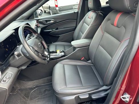 Used 2024 Chevrolet Trax RS FWD image 19