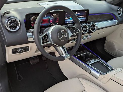 Used 2026 Mercedes-Benz GLB 250 image 3