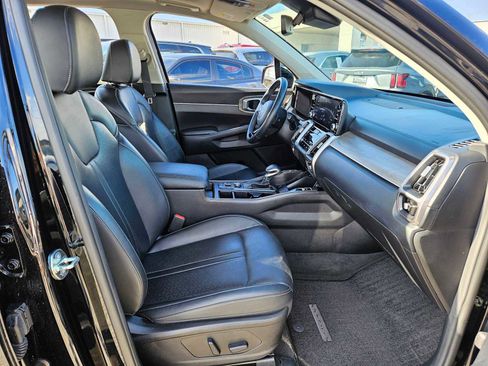 Certified 2023 Kia Sorento EX w/ Panoramic Sunroof Package image 23