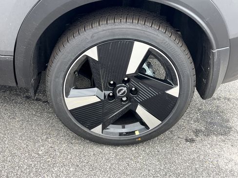 New 2025 Nissan Kicks SR image 3