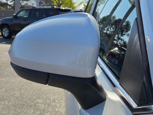 Certified 2022 Volkswagen Taos SE w/ Panoramic Sunroof Package image 10