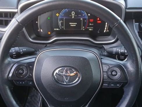 Used 2023 Toyota Corolla Cross XLE w/ Convenience Package image 11