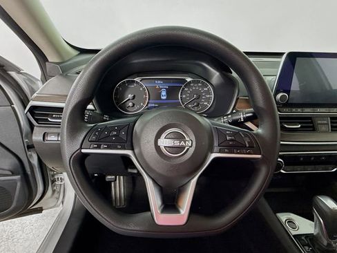 Used 2024 Nissan Altima 2.5 SV FWD image 9