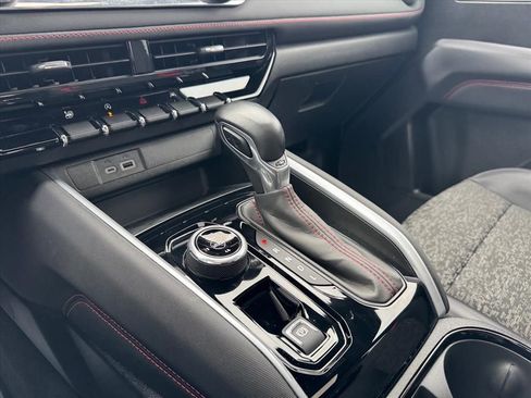 Used 2024 Chevrolet Colorado Z71 w/ Z71 Convenience Package 2 image 22