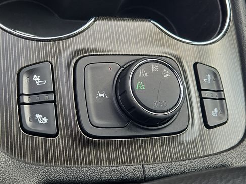 Used 2021 GMC Acadia SLT AWD/4WD image 26