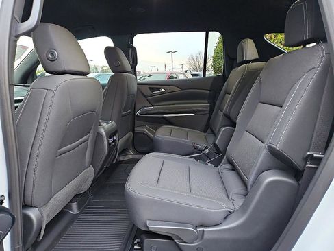 New 2026 Chevrolet Traverse LT image 10