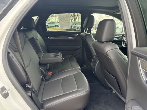 Certified 2022 Cadillac XT5 Sportv w/ LPO, ONYX Package image 22