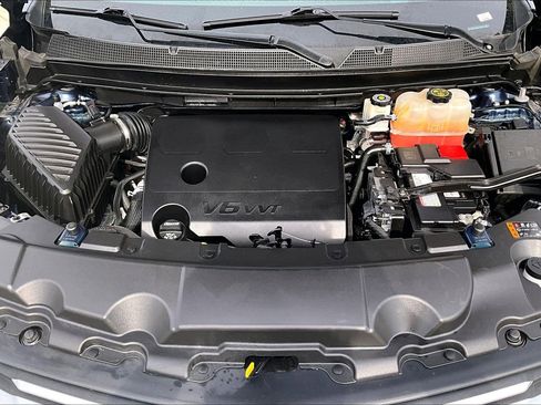 Used 2020 Chevrolet Traverse LT image 11