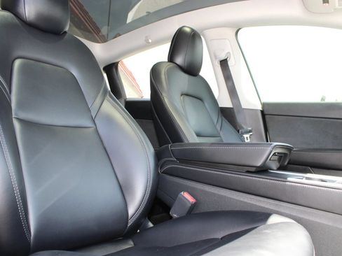 Used 2021 Tesla Model Y Long Range AWD/4WD image 15