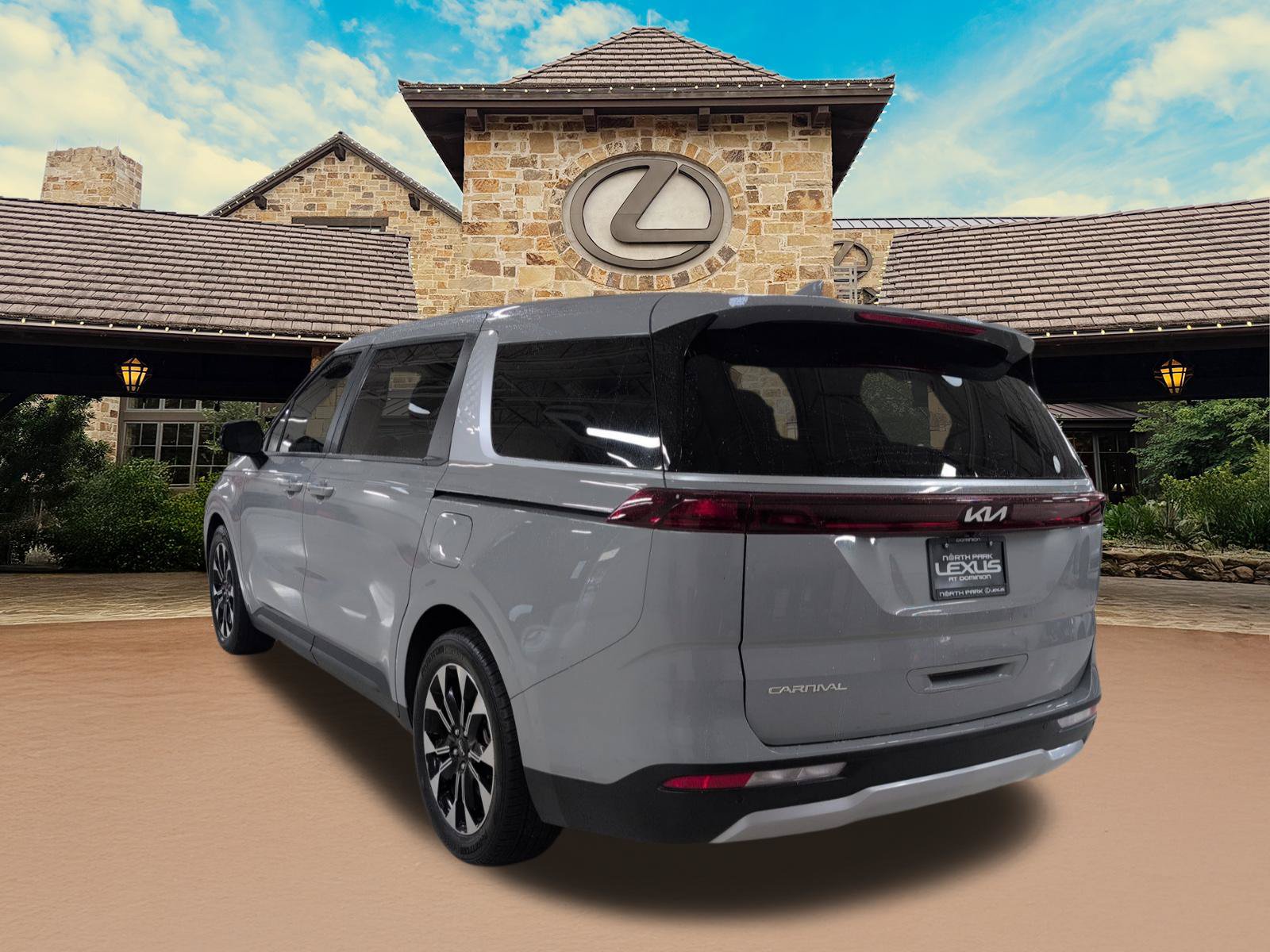 Used 2024 Kia Carnival EX FWD image 3