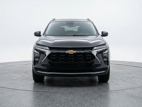 Used 2025 Chevrolet Trax LT w/ LT Convenience Package FWD image 2