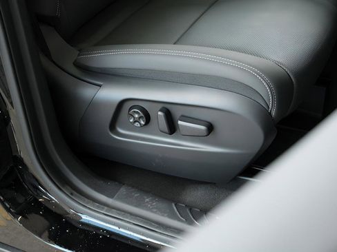 New 2025 VinFast VF 8 Plus AWD/4WD image 12