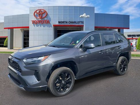Used 2025 Toyota RAV4 SE w/ Weather Package AWD/4WD image 5