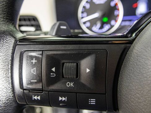 Used 2023 Nissan Rogue SV image 30