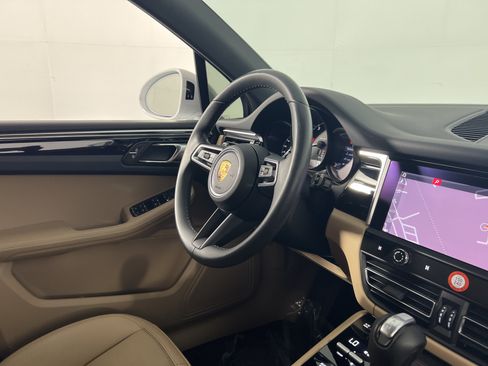 Certified 2023 Porsche Macan AWD/4WD image 12
