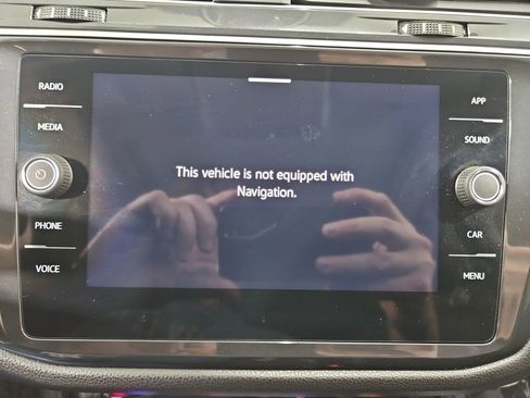 Certified 2024 Volkswagen Tiguan SE w/ Panoramic Sunroof Package image 22