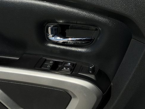 Used 2017 Nissan Titan SV AWD/4WD image 25