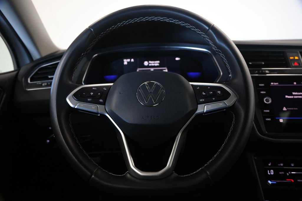 Used 2023 Volkswagen Tiguan SE w/ Panoramic Sunroof Package AWD/4WD image 24