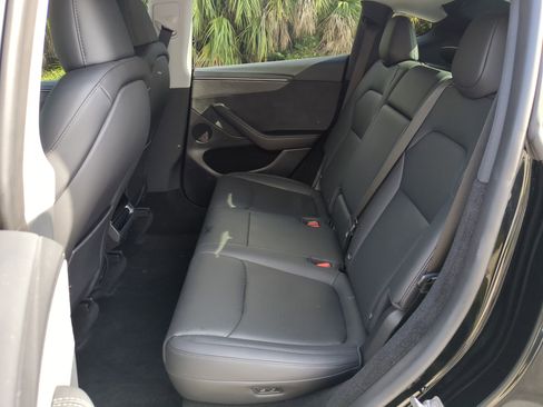 Used 2026 Tesla Model Y Long Range image 17