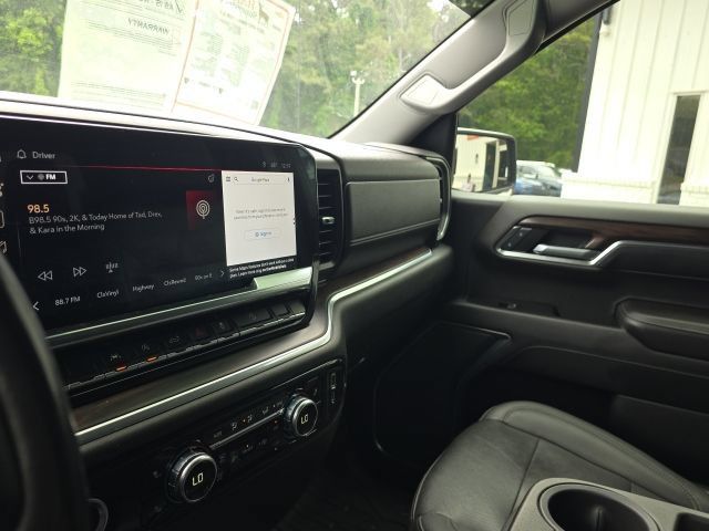 Used 2022 GMC Sierra 1500 SLT AWD/4WD image 30