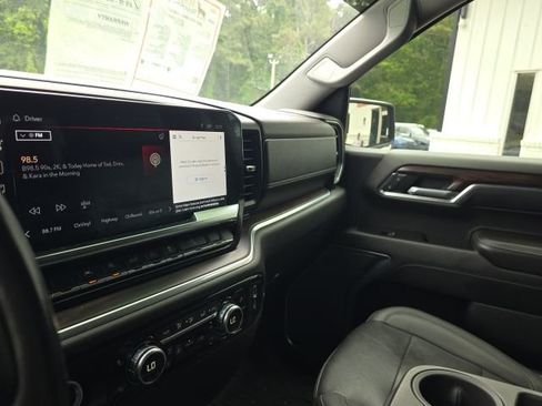 Used 2022 GMC Sierra 1500 SLT AWD/4WD image 30