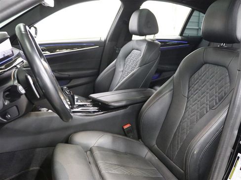 Used 2022 BMW 530i xDrive w/ Convenience Package AWD/4WD image 9