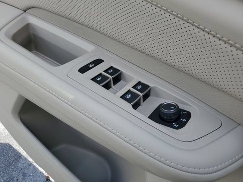 Certified 2025 Volkswagen Atlas SE w/ Panoramic Sunroof Package FWD image 30