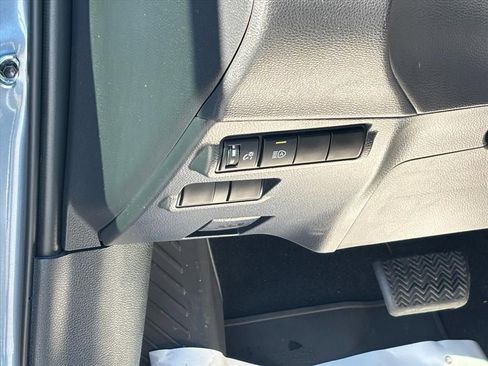 Used 2022 Toyota Corolla Cross LE w/ Moonroof Package image 8