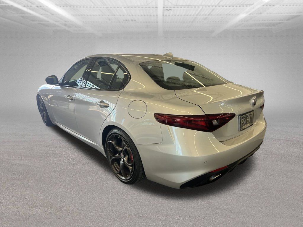 Used 2017 Alfa Romeo Giulia Ti w/ TI 19" Sport Package RWD image 6