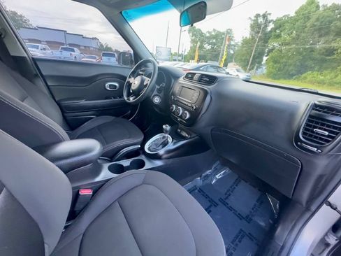Used 2018 Kia Soul FWD image 12