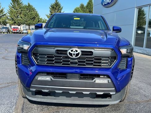 Used 2025 Toyota Tacoma TRD Off-Road AWD/4WD image 9