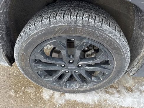 Used 2020 GMC Terrain SLE w/ Driver Convenience Package image 3