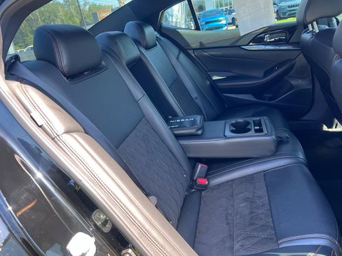Used 2023 Nissan Maxima SR w/ Sport Mat Group FWD image 13