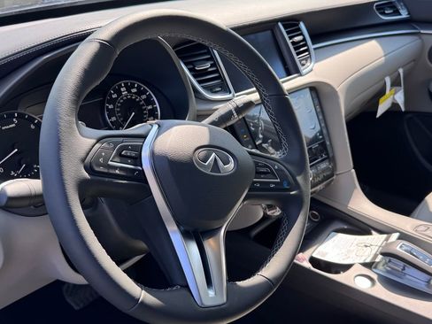 New 2025 INFINITI QX50 Luxe image 8