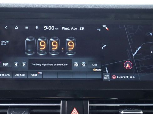 Used 2022 Kia Niro EX Premium w/ Cold Weather Package FWD image 17