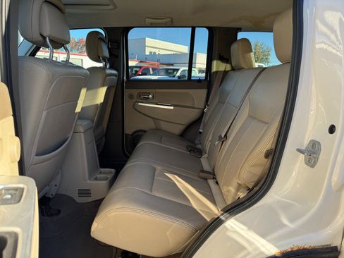 Used 2010 Jeep Liberty Limited image 16